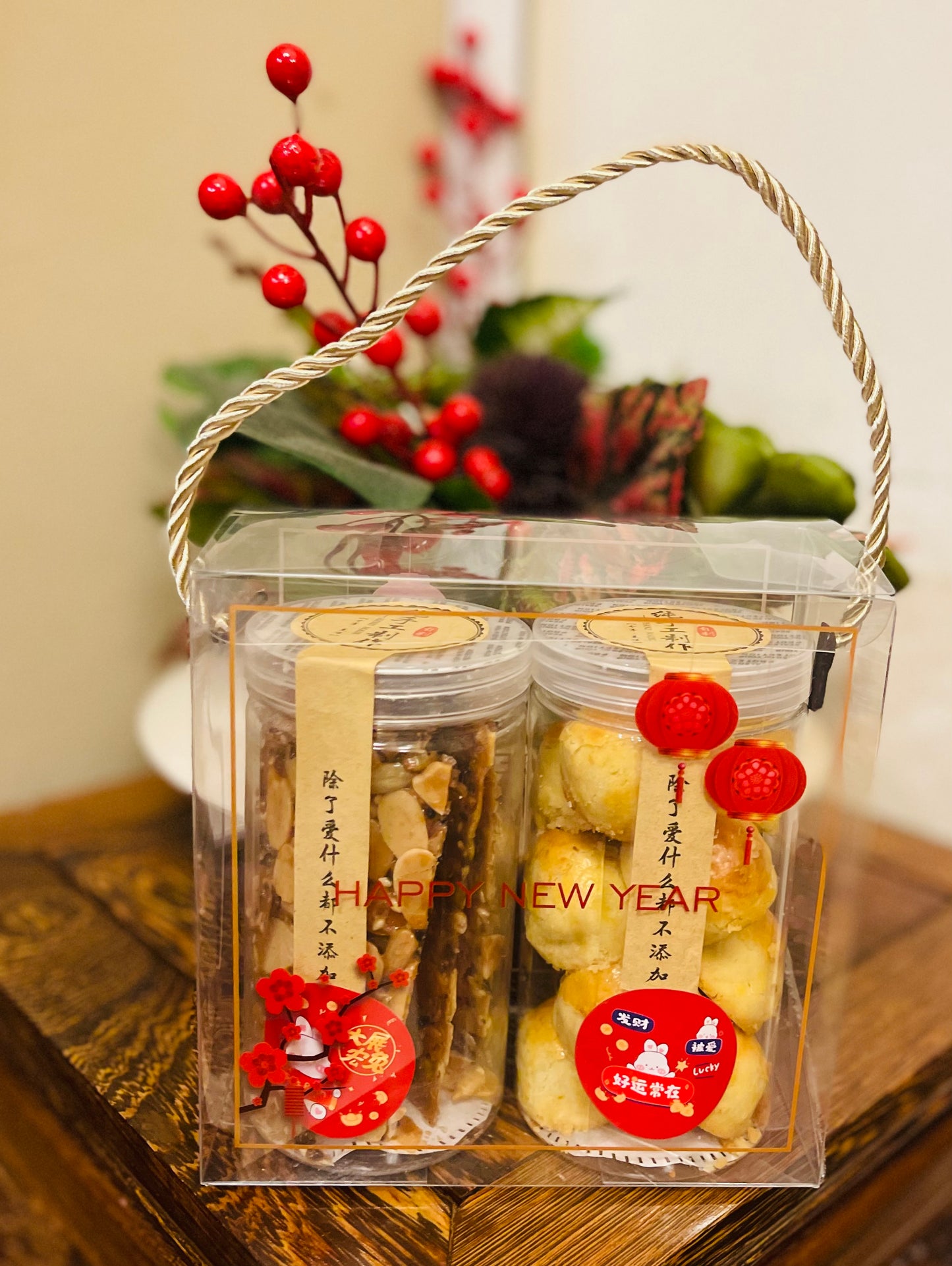 CNY Gift Set A (Florentine Almond Nut Seeds & Pineapple Tarts) 春节伴手礼盒A(杏仁坚果脆饼&黄梨球)