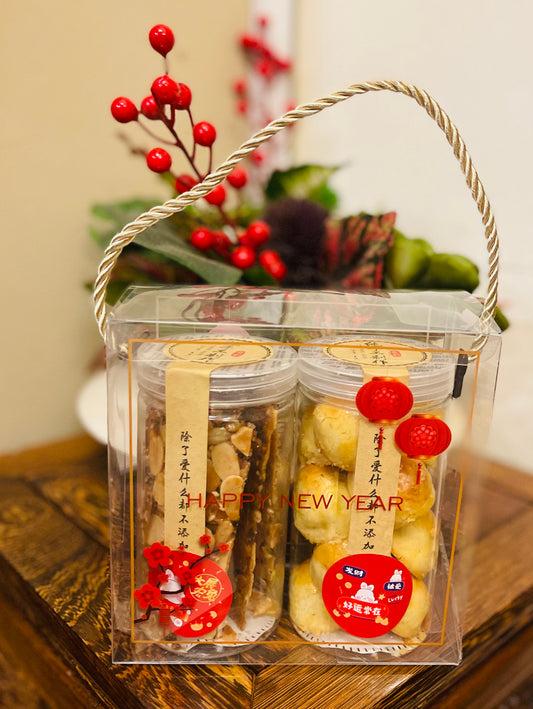 CNY Gift Set A (Florentine Almond Nut Seeds & Pineapple Tarts) 春节伴手礼盒A(杏仁坚果脆饼&黄梨球)